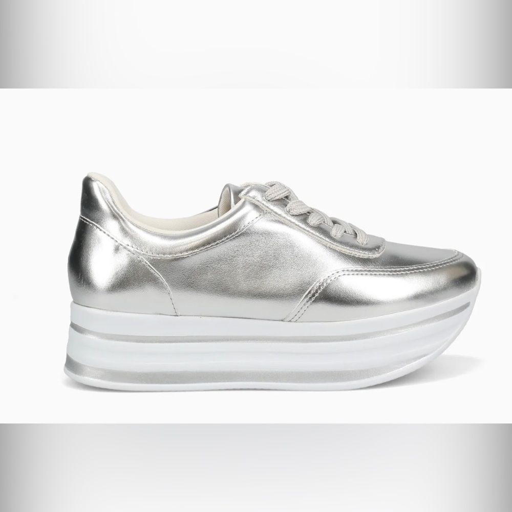 Excellent preowned condition. Like new